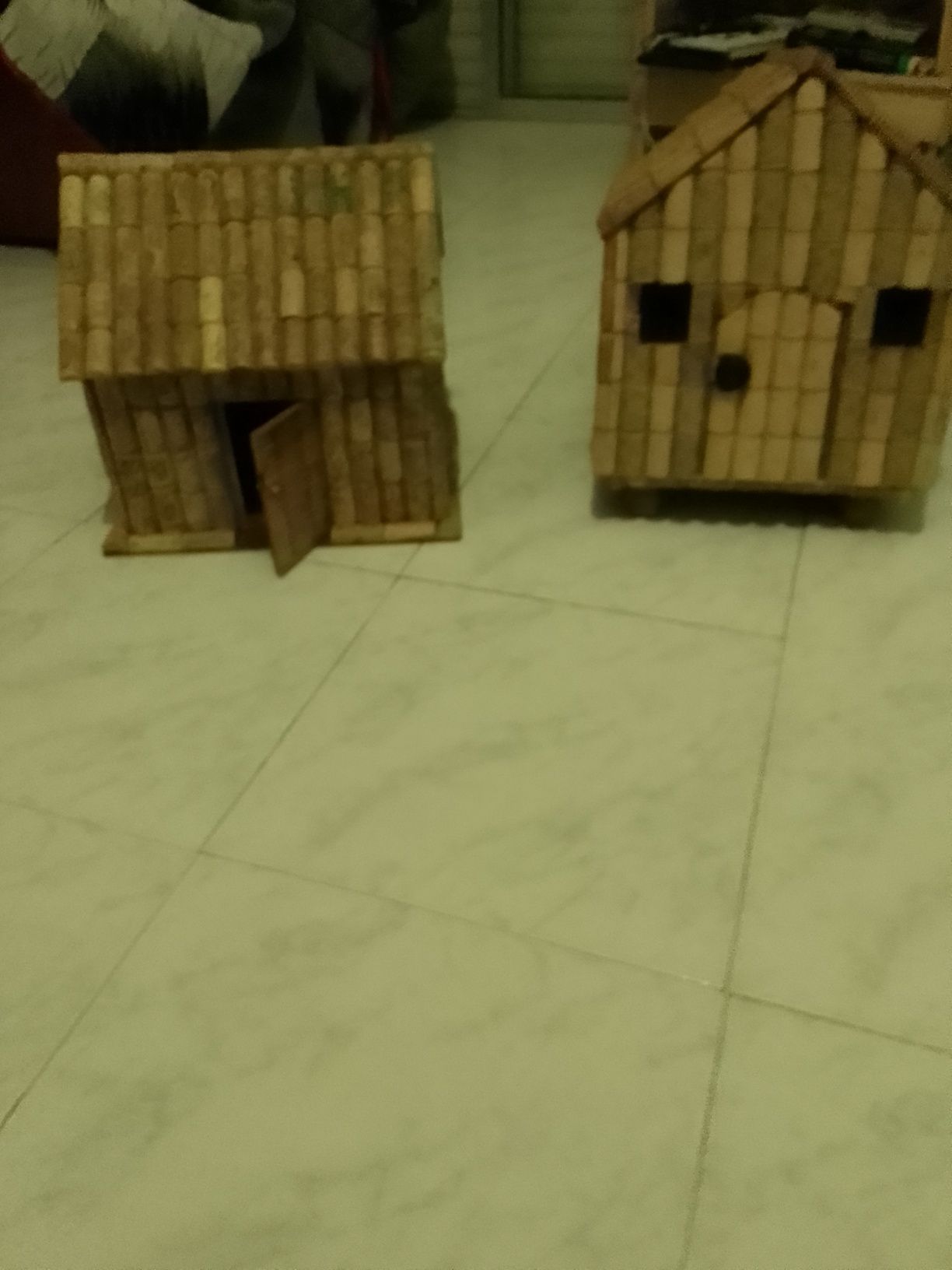 Artesanato// casas feitas em rolhas