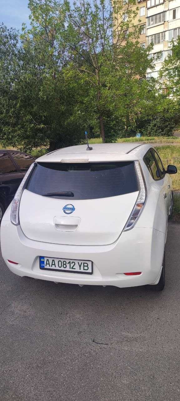 Оренда авто Прокат Аренда Київ Ліф Leaf 30квт