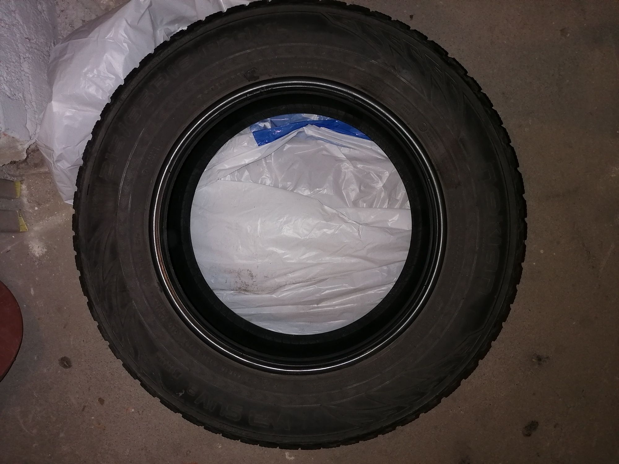 Opony zimowe 215 65 R16 Nokian WR SUV3