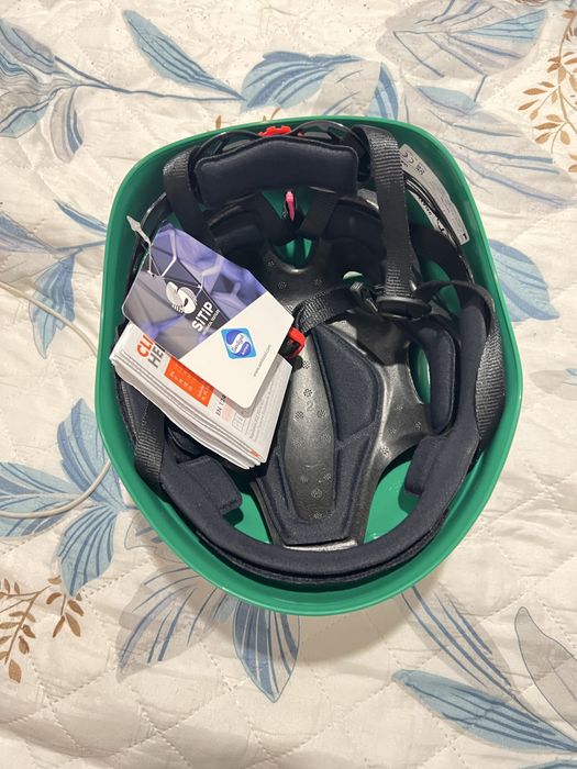 Capacete climbing technology