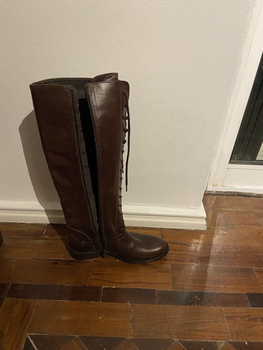 Botas cano alto castanhas pele