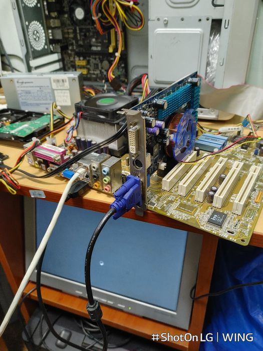 Відеокарти під відновлення також є справні різних роз'ємів