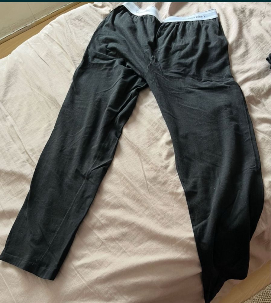 Vendo Pijama Calvin Klein.
