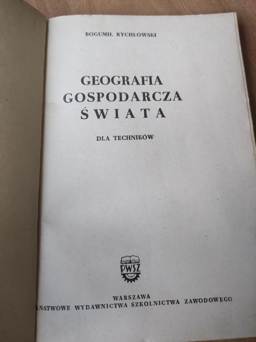 B.Rychłowski,, Geografia gospodarcza świata " dla techników 1965