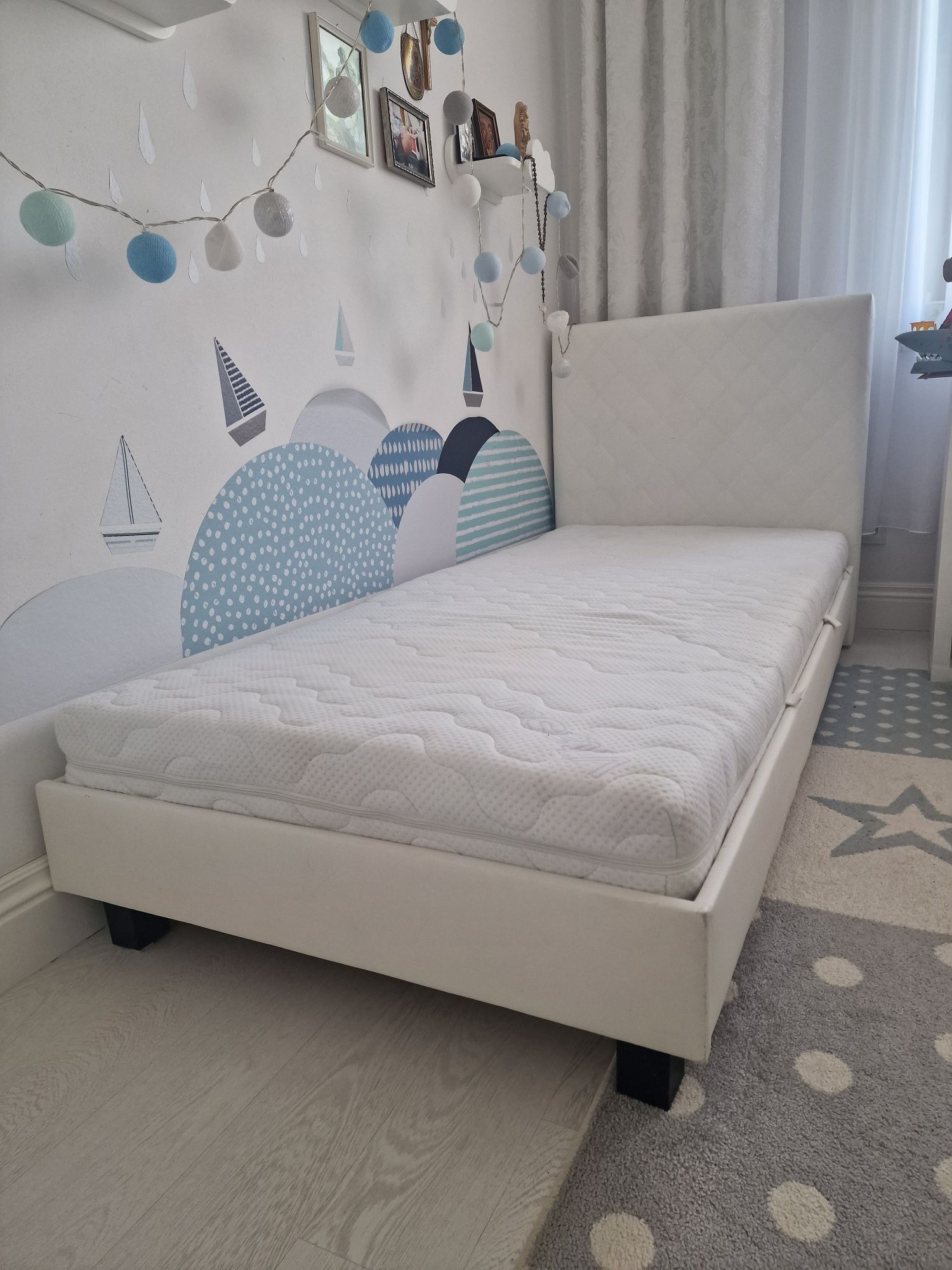 Łóżko tapicerowane białe 90 x 200