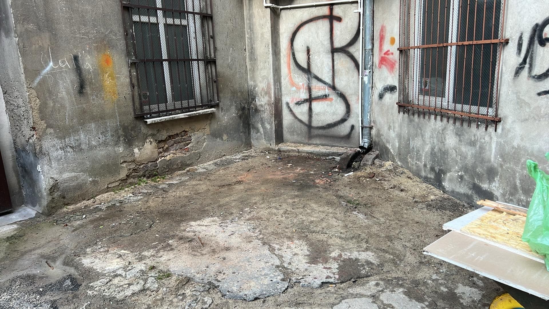 Wywóz śmieci odpadów mebli utylizacja odbiór porządkowanie sprzątanie