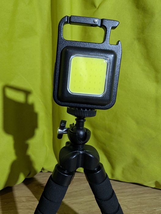 Штатив та фонар для відео та фото