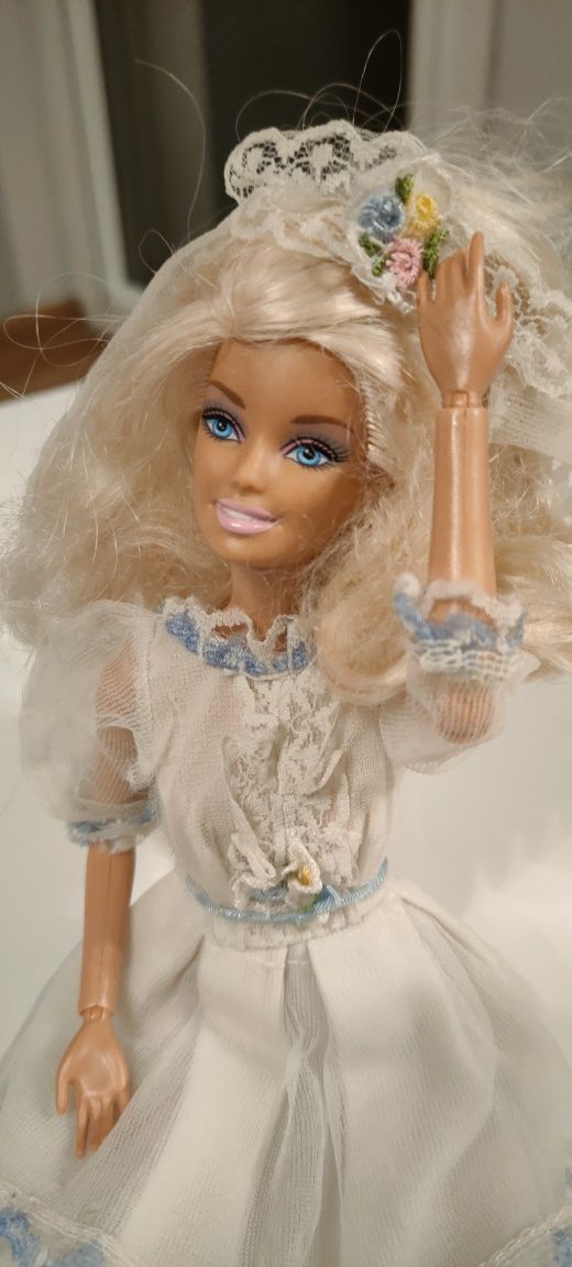 Suknia ślubna z welonem dla lalki Barbie