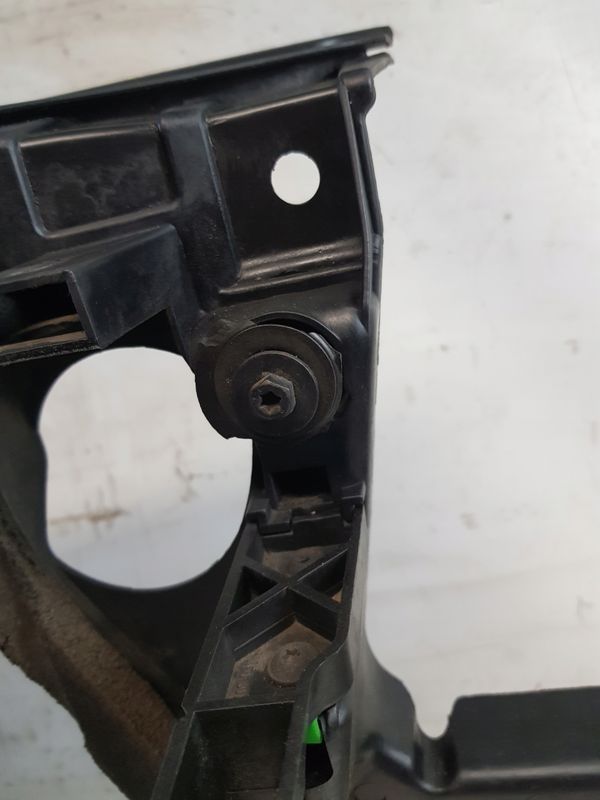 Pas Przedni Wzmocnienie Czołowe 4f Audi A6c6/2.4 V6 Kombi