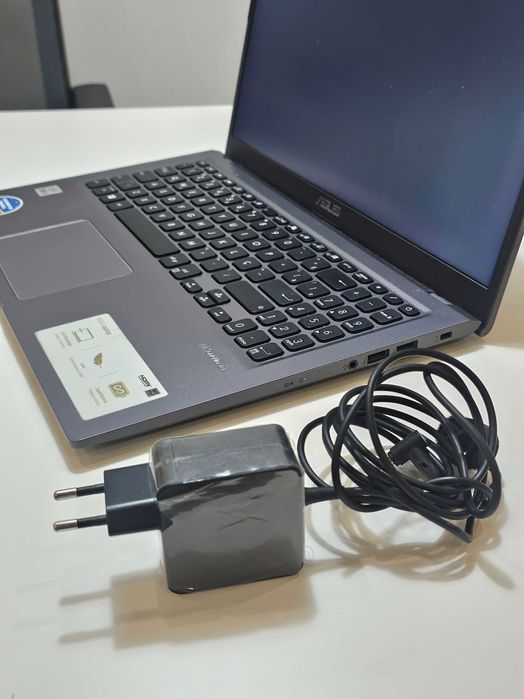 VENDO Notebook Asus X515J -  256gb 8gb de RAM (ecrã avariado)