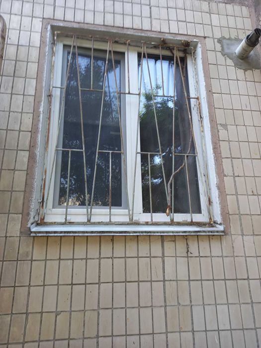 Грати на вікна б/в