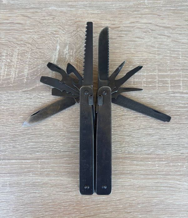 Продам оригінальний Victorinox мультитул, ніж