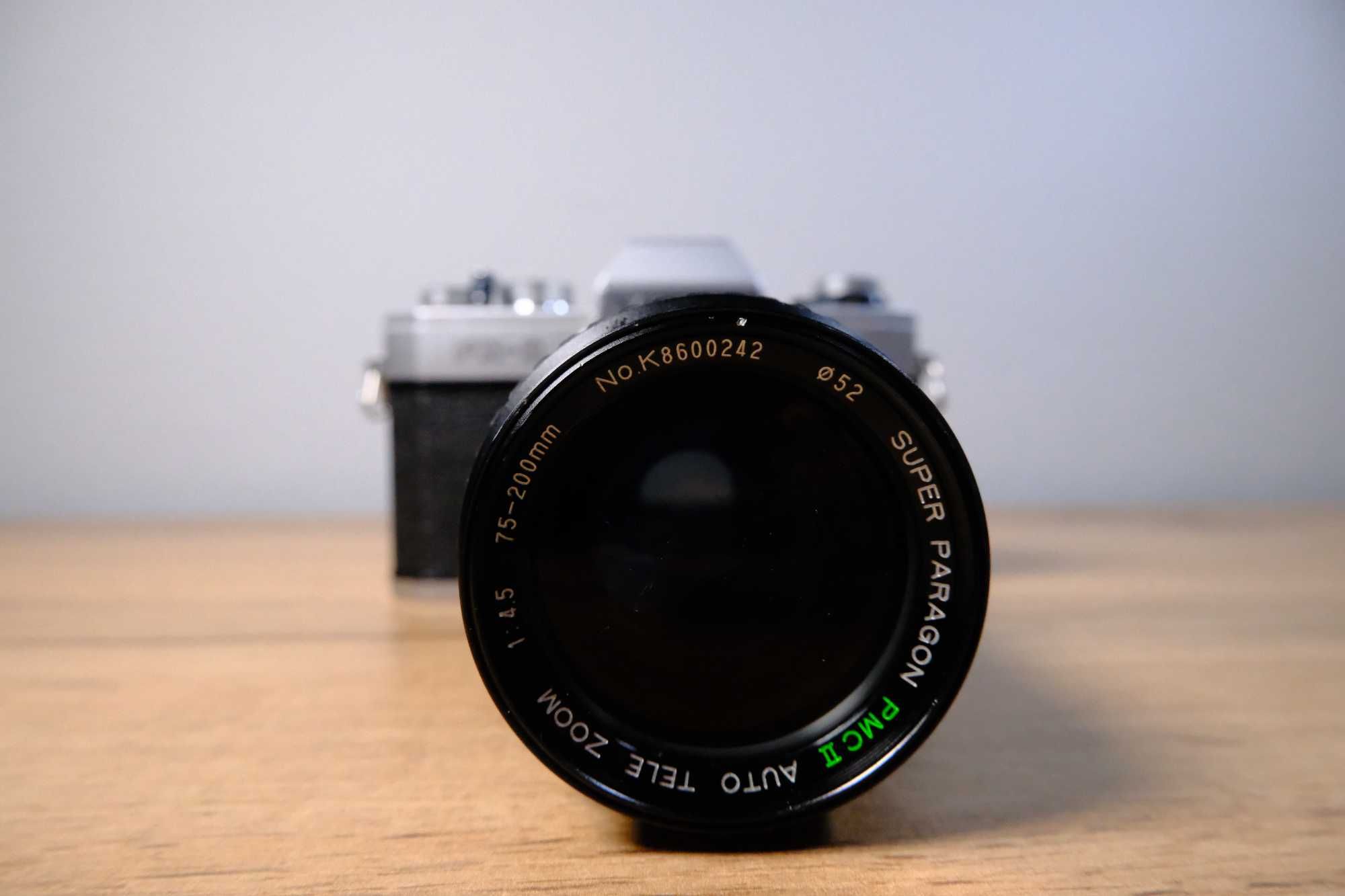 Aparat Yashica FX-2 z obiektywem Super Paragon PMC II Auto Tele Zoom
