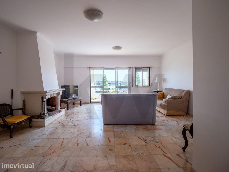 Arrendamento de T3 na Praceta D. Diniz - Alcabideche – 125 m2