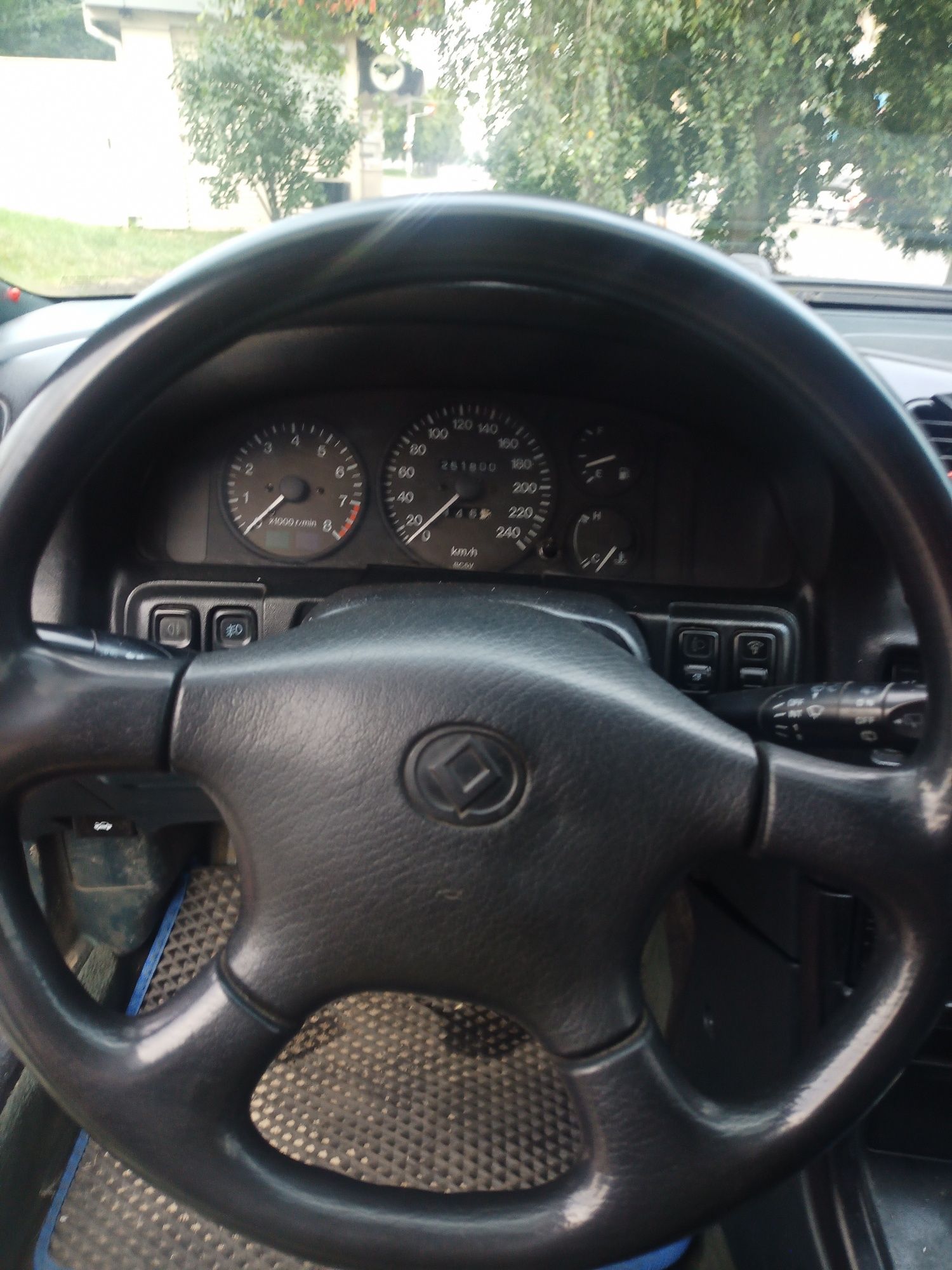 Продам мазду 323F