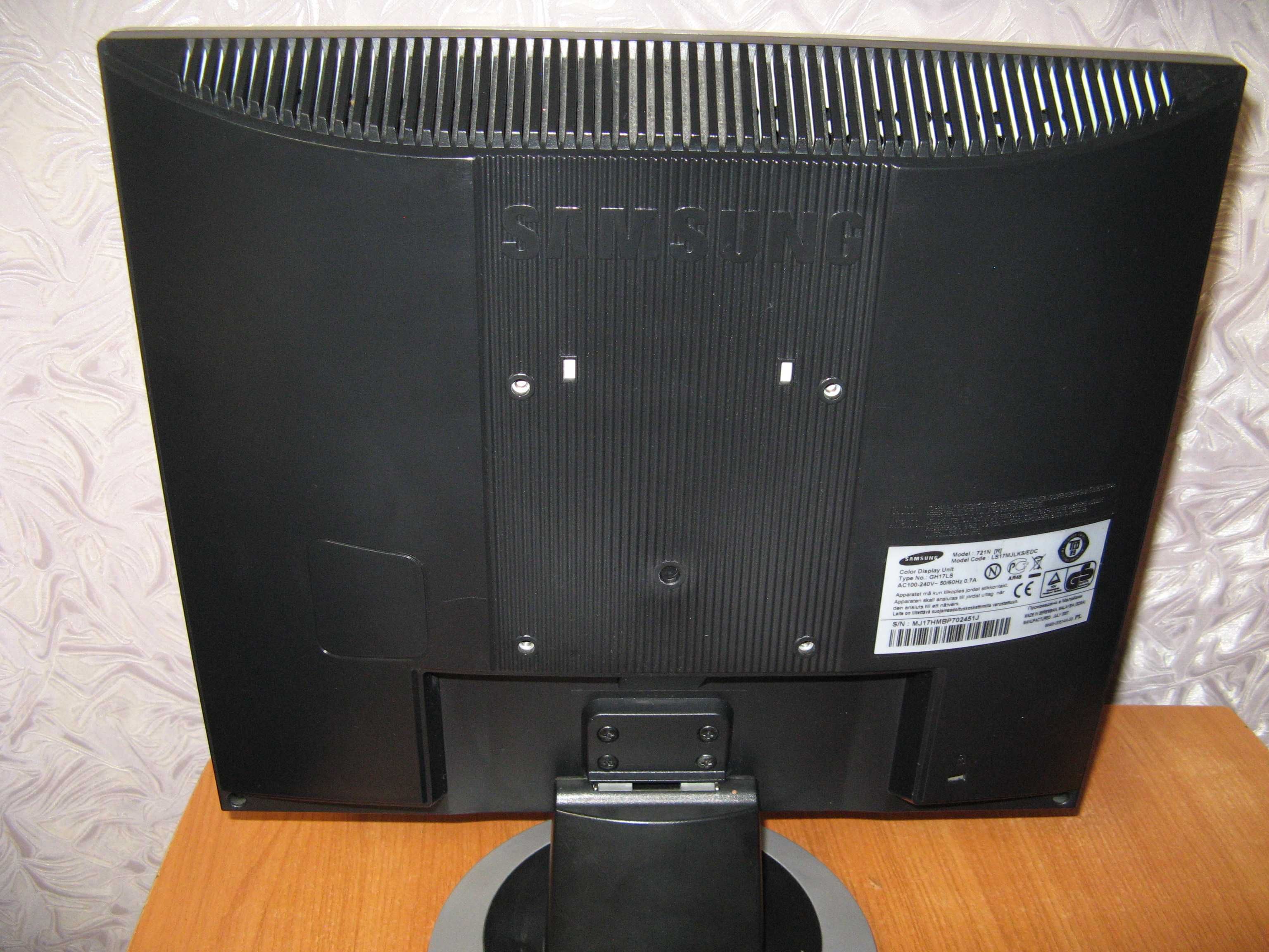 Монитор 17" Samsung  721n