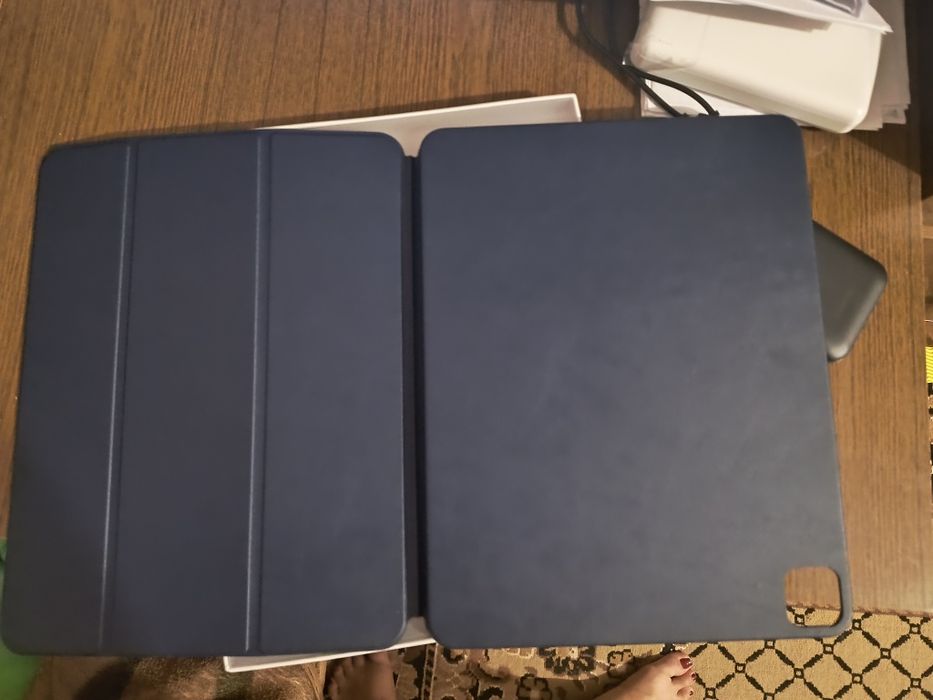 Универсальный чехол на планшет 12,9