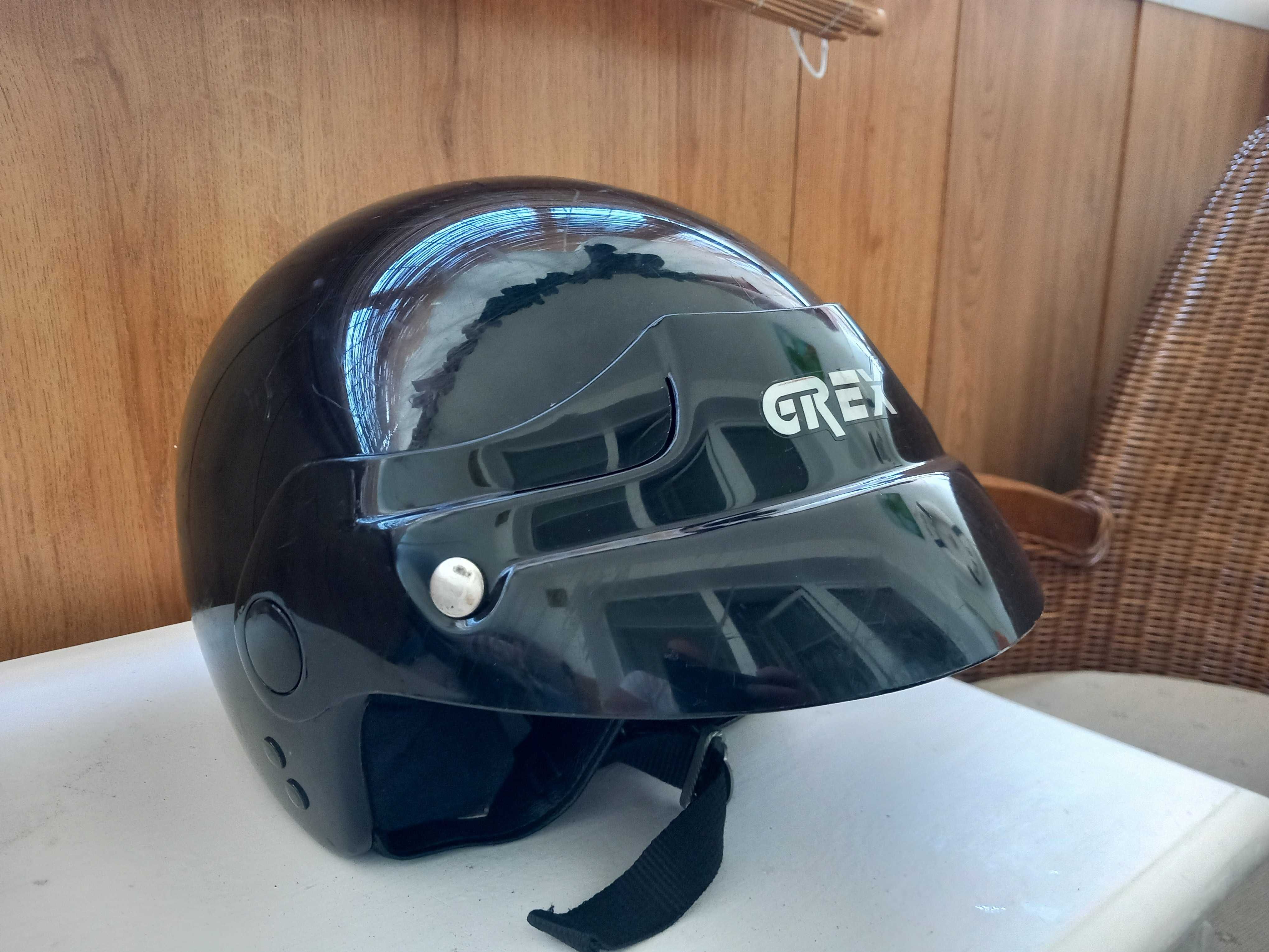 Kask motocyklowy, skuterowy.