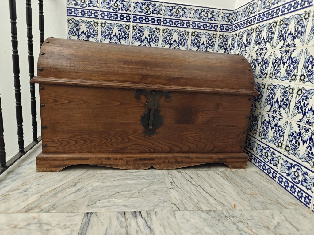 Baú em boas condições