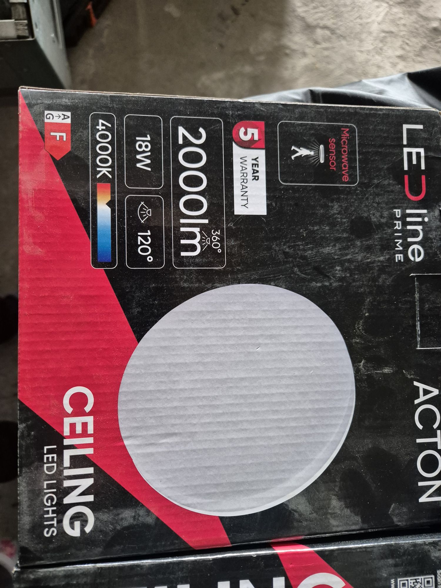 Lampa led z czujnikiem ruchu