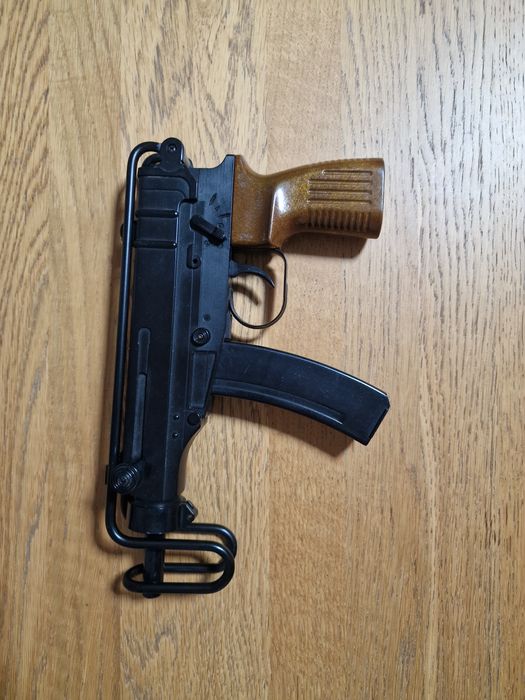 Pistolet karbin na kulki skorpion