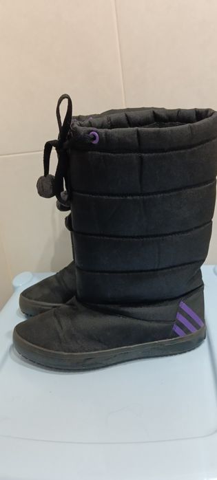 Жіночі зимові чоботи adidas