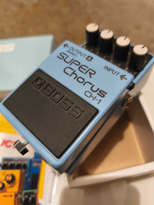 Efekty gitarowe BOSS Super Chorus CH1