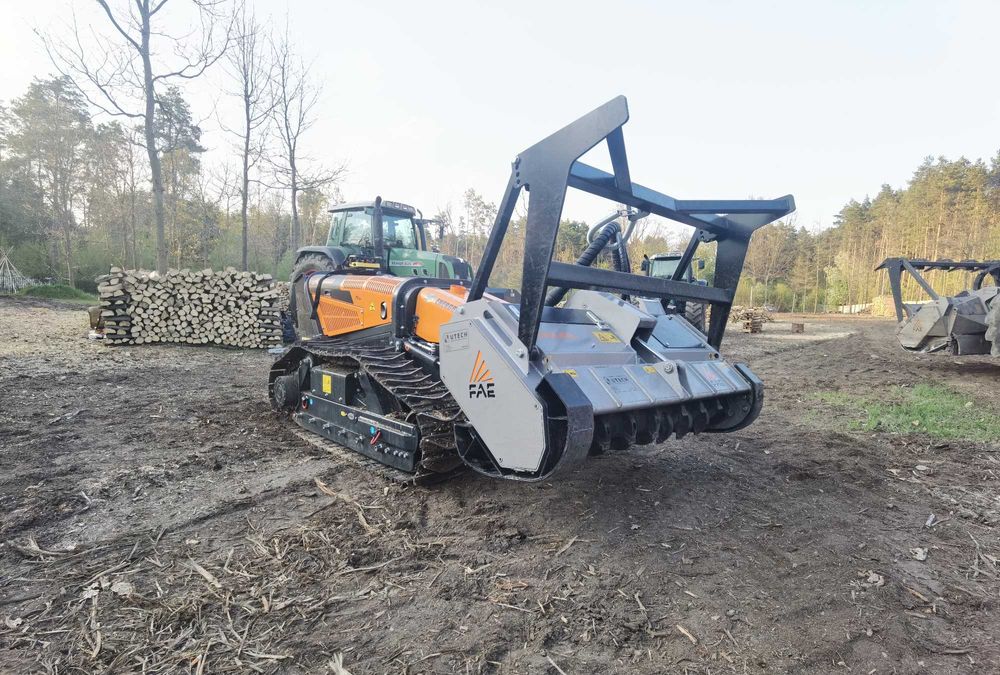 MULCZER LEŚNY oraz WGŁĘBNY wycinka drzew Czyszczenie działki PILAR //+