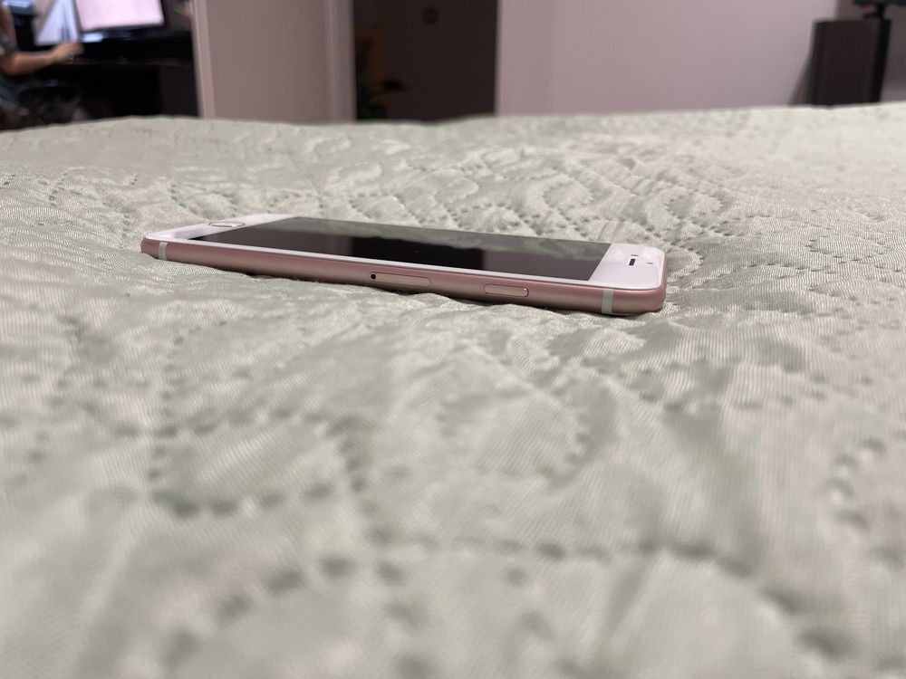 Elegancki iPhone 7 Rose Gold 32 GB - Doskonały Stan!