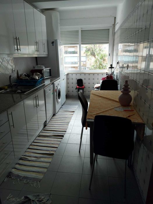 QUARTO  PARA ARRENDAR CENTRO DO LUMIAR