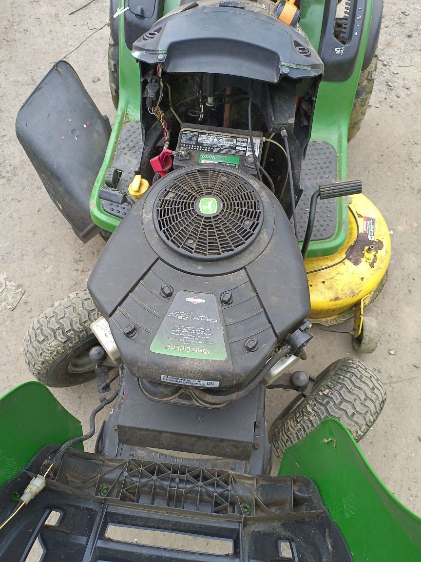 Kosiarka traktorek John Deere D130 Hydrostat 22hp V2