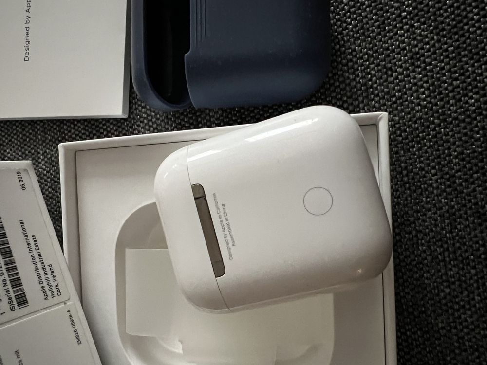 Słuchawki Apple AirPods 2. generacji z etui ładującym Douszne