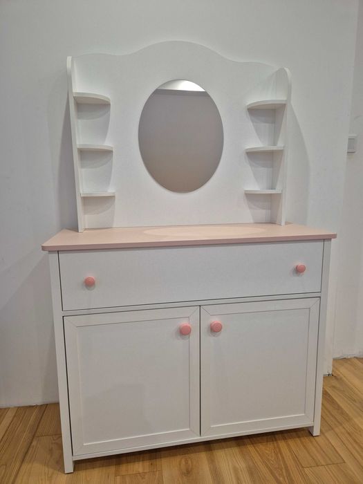 Sprzedam meble do pokoju dziecięcego   - dziewczynka.