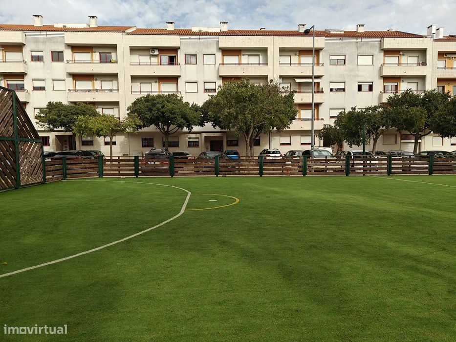 Apartamento T2 sito em Afonsoeiro, Montijo 1 andar com elevador