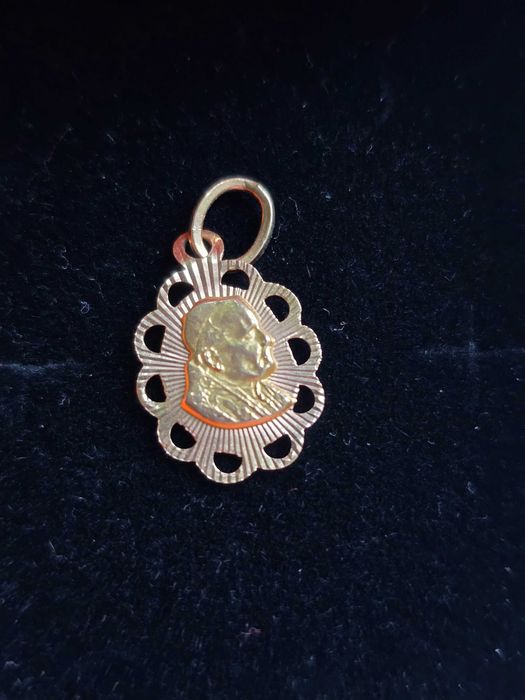 Złota zawieszka, medalik z papieżem Jan Paweł II pr. 585