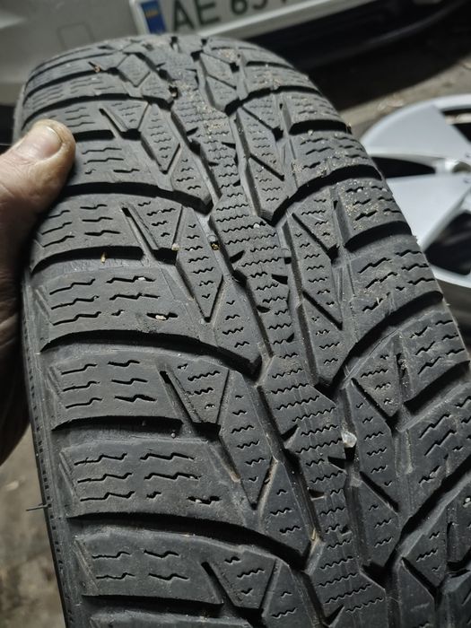 Продам резину BMW i3