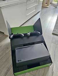 Xbox series X 1Tb + 2 pady + słuchawki z mikrofonem