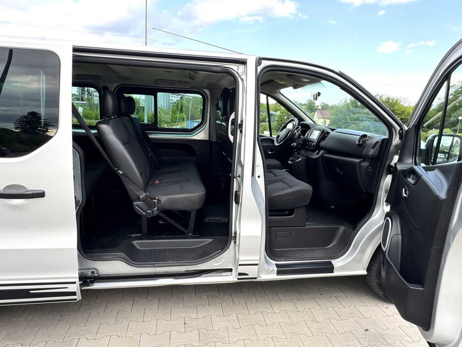 Wypożyczalnia busów aut 9 osobowych bus wakacje najem długoterminowy