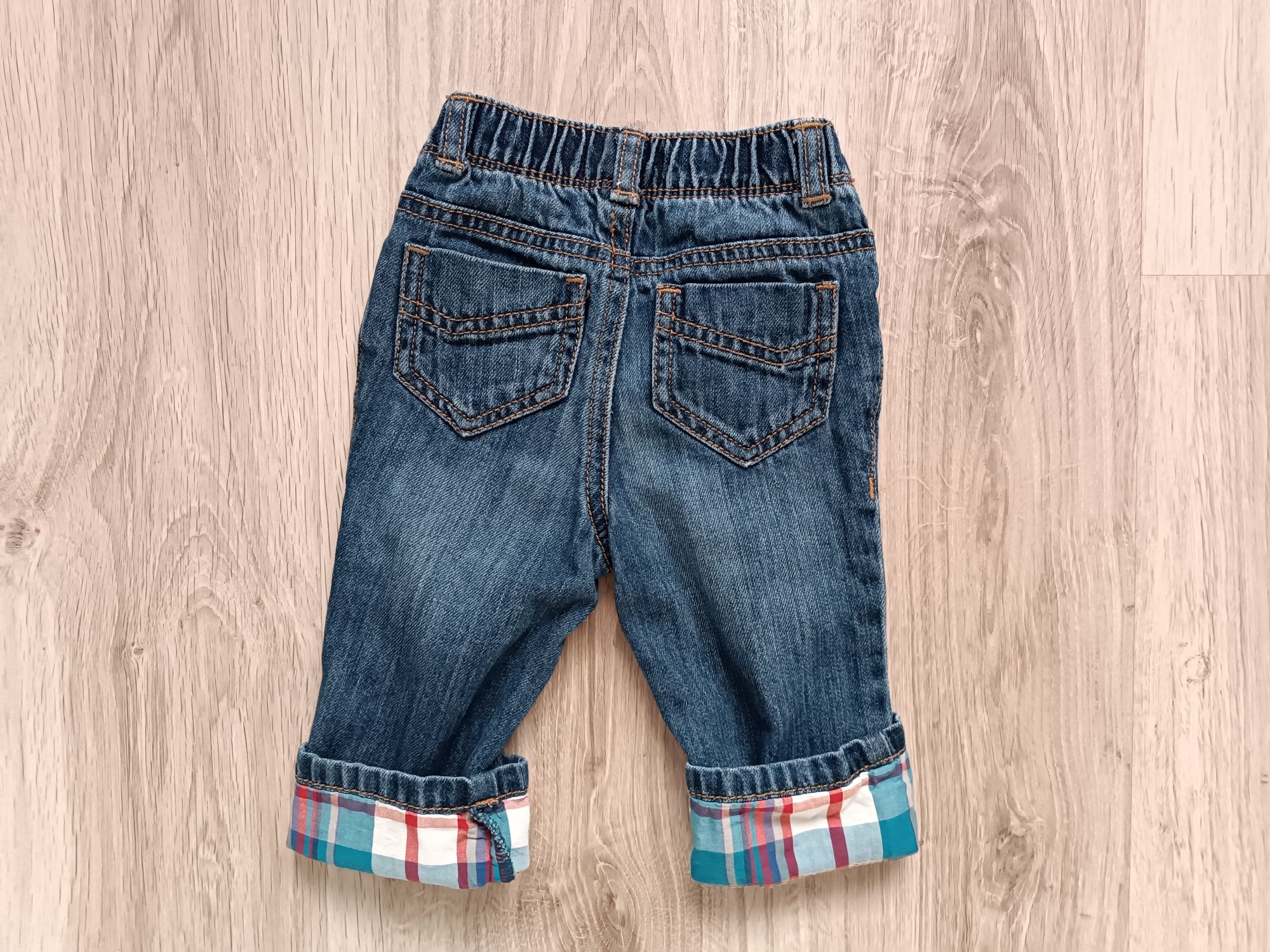 Spodnie jeansowe chłopięce 74 z wywijanymi nogawkami