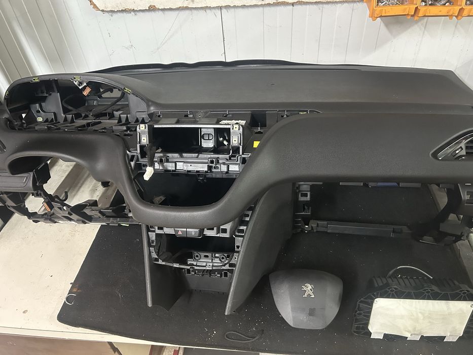 Tablier com airbags peugeot 208