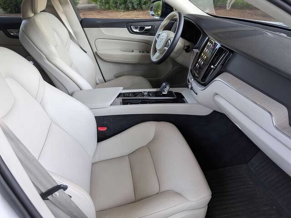 Volvo XC60      2023