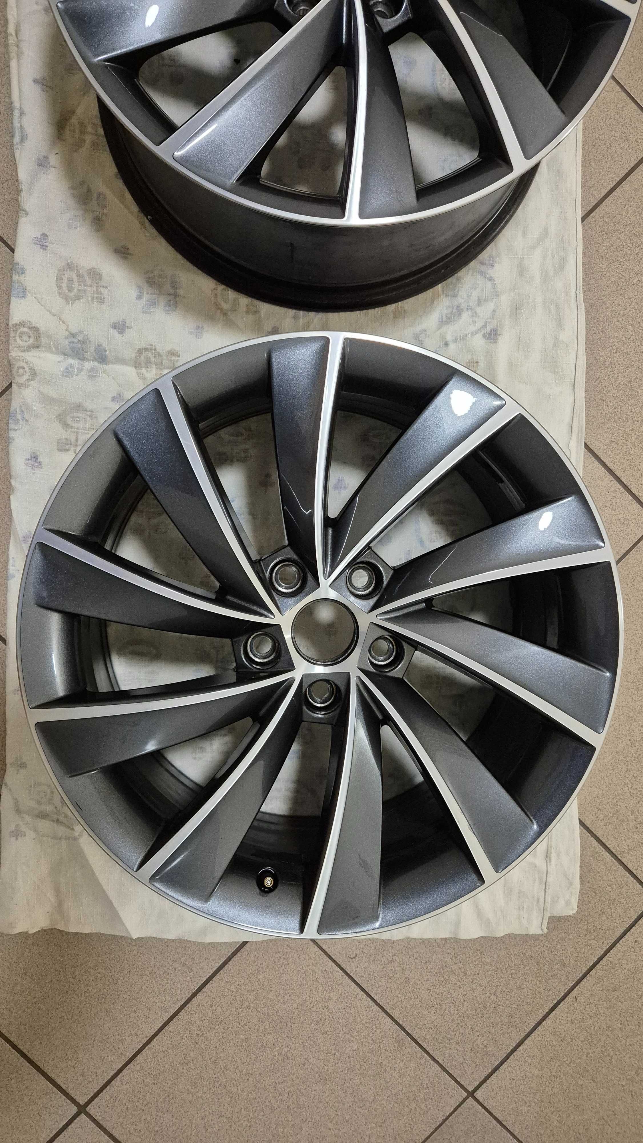Felga 18" 5x112 8Jx18 H2 ET44 ORYGINAŁ Skoda Superb