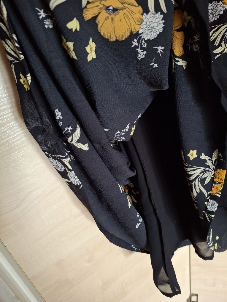 Czarna sukienka w kwiaty Zara basic, roz. M