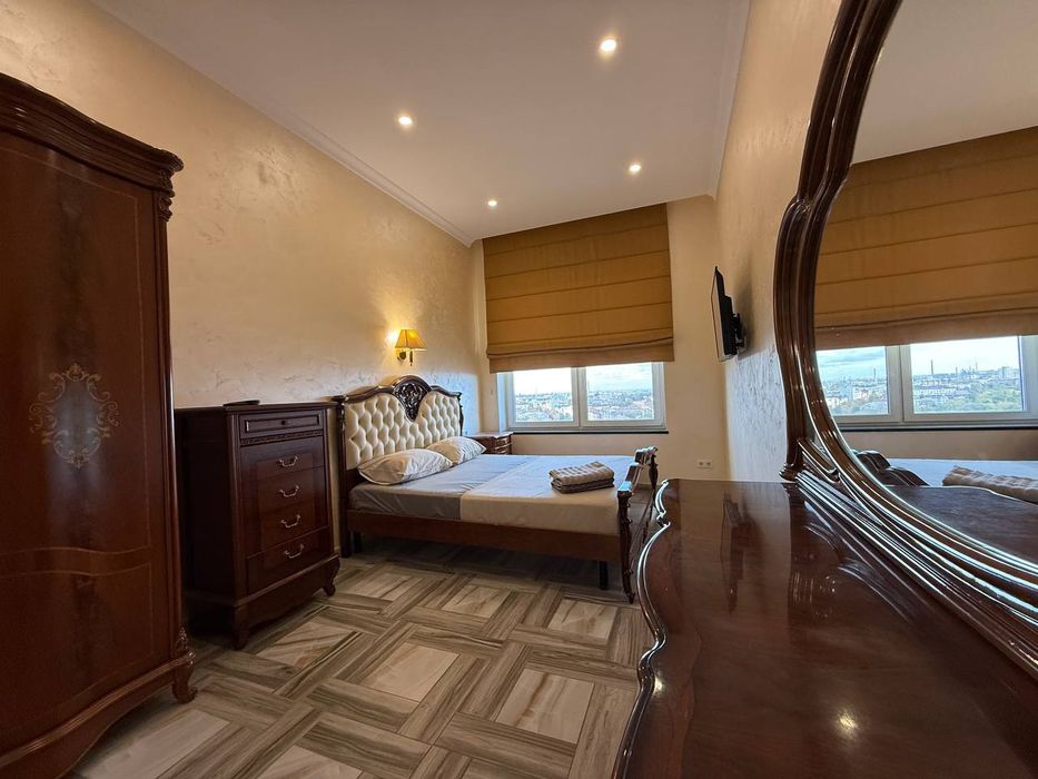 Дельмар Люкс. Яворницького 72 Б. Почасово/Посуточно