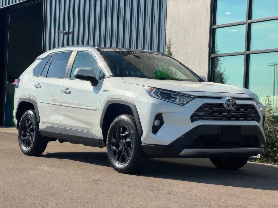 Toyota RAV4 Hybrid Limited      2021