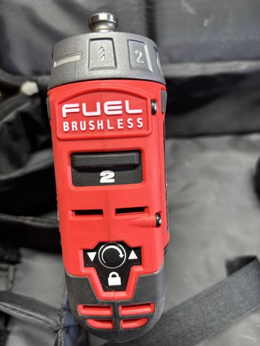 Шуруповерт Milwaukee m12 2505-20