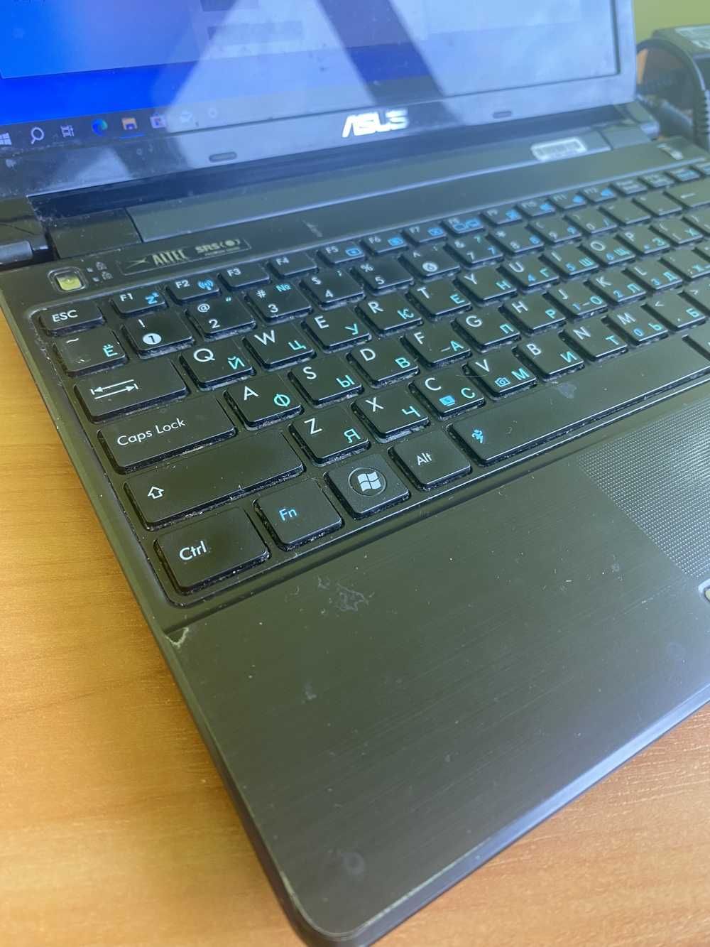 Маленький ноутбук Asus UL20FT (экран 12.1")