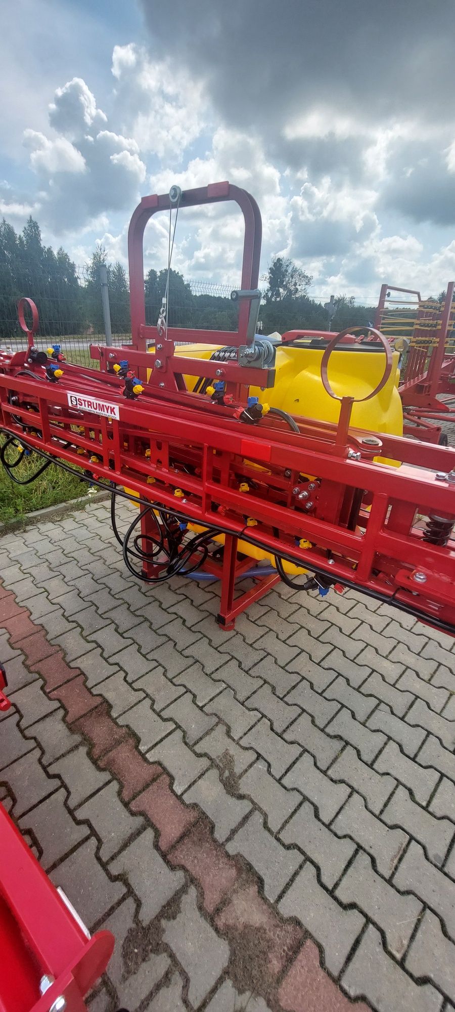 Opryskiwacz 18m, 800l RSM