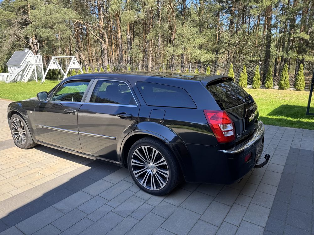 Chrysler 300c touring kombi SRT designe 2010r