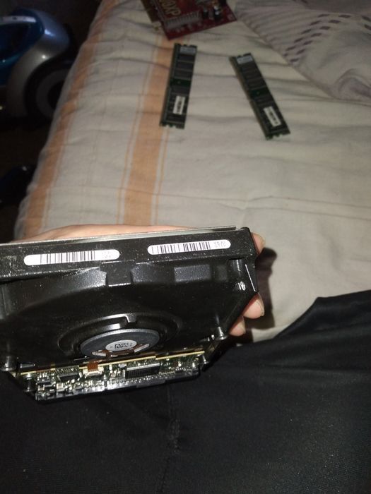 Жесткий диск на ПК hitachi deskstar 250 GB